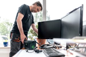 Wer darf eine Überprüfung nach der DGUV Vorschrift 3 durchführen?